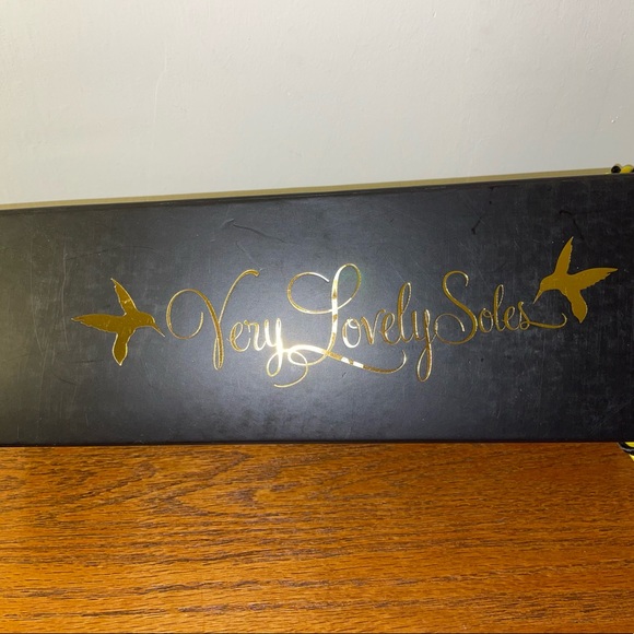 Black leather/patent leather ballet flats. Never worn. New in the box. - Picture 7 of 14